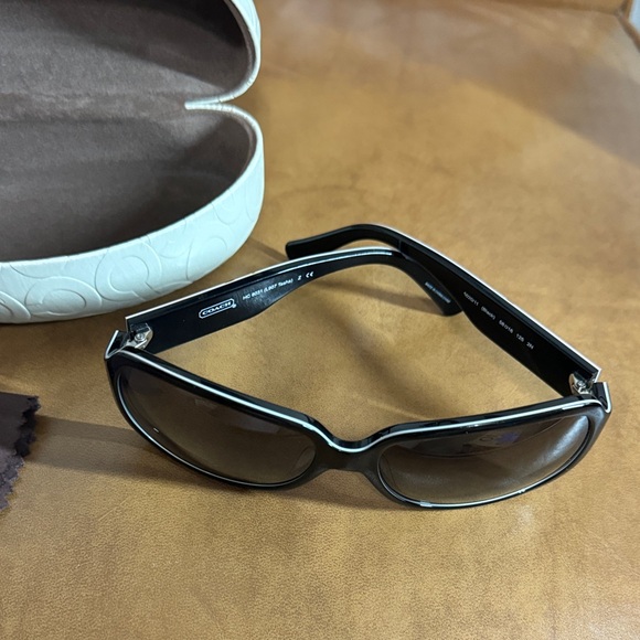 Coach Black Sunglasses with Case - Picture 4 of 6